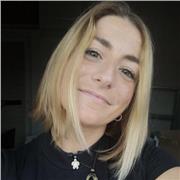 Me defino como una persona muy dinámica y creativa con ganas de dar seguridad creativa a todo aquel que desee aprender o mejorar en la pintura.